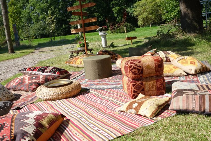 Lounge vor dem Schloss